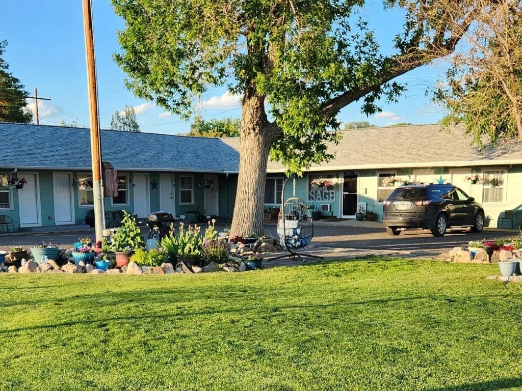 Sage Motel in Greybull Wyoming. Near and Close to Yellowstone, Cody Wyoming, Big Horn Mountains. Book Direct and Save.