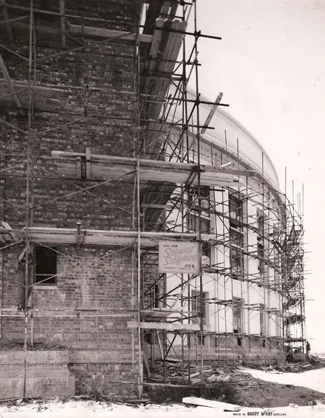 A historical image of scaffolding tube and clip in black & white