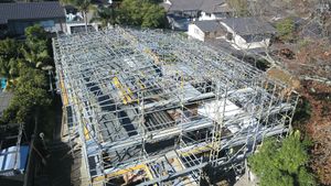 Extensive Home renovation requiring large scaffold shrink wrap roof encapsulation to protect form the weather