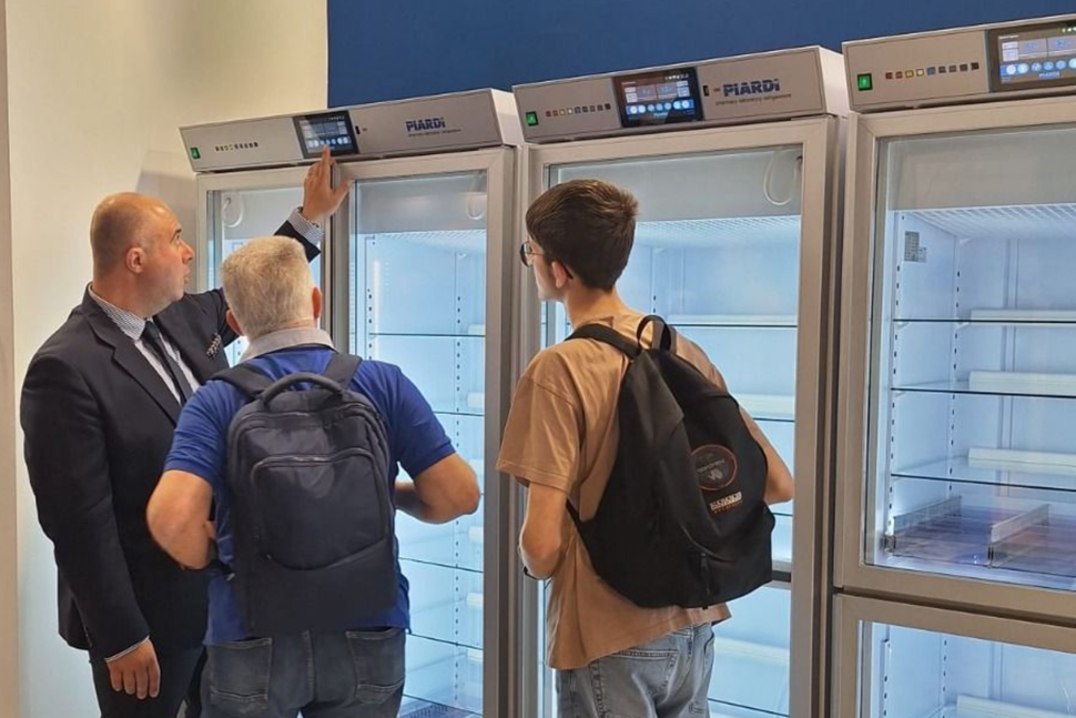 Consulente in riunione con titolare di farmacia
