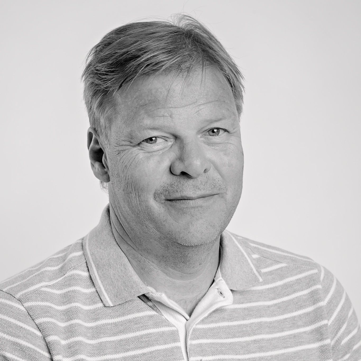 Galvano, stål, stålindustri, galvanisering, rør, møbel, ekornes, slettvoll, bord, stoler, sofa, skole, steal, tool, hot zink, chairs, rustfritt syrefast, lakkering, nikkel, fornikling, lakk, RAL, Polen, sveis, sveising, bøying, stansing, ståldeler, robotsveis, industri, metall