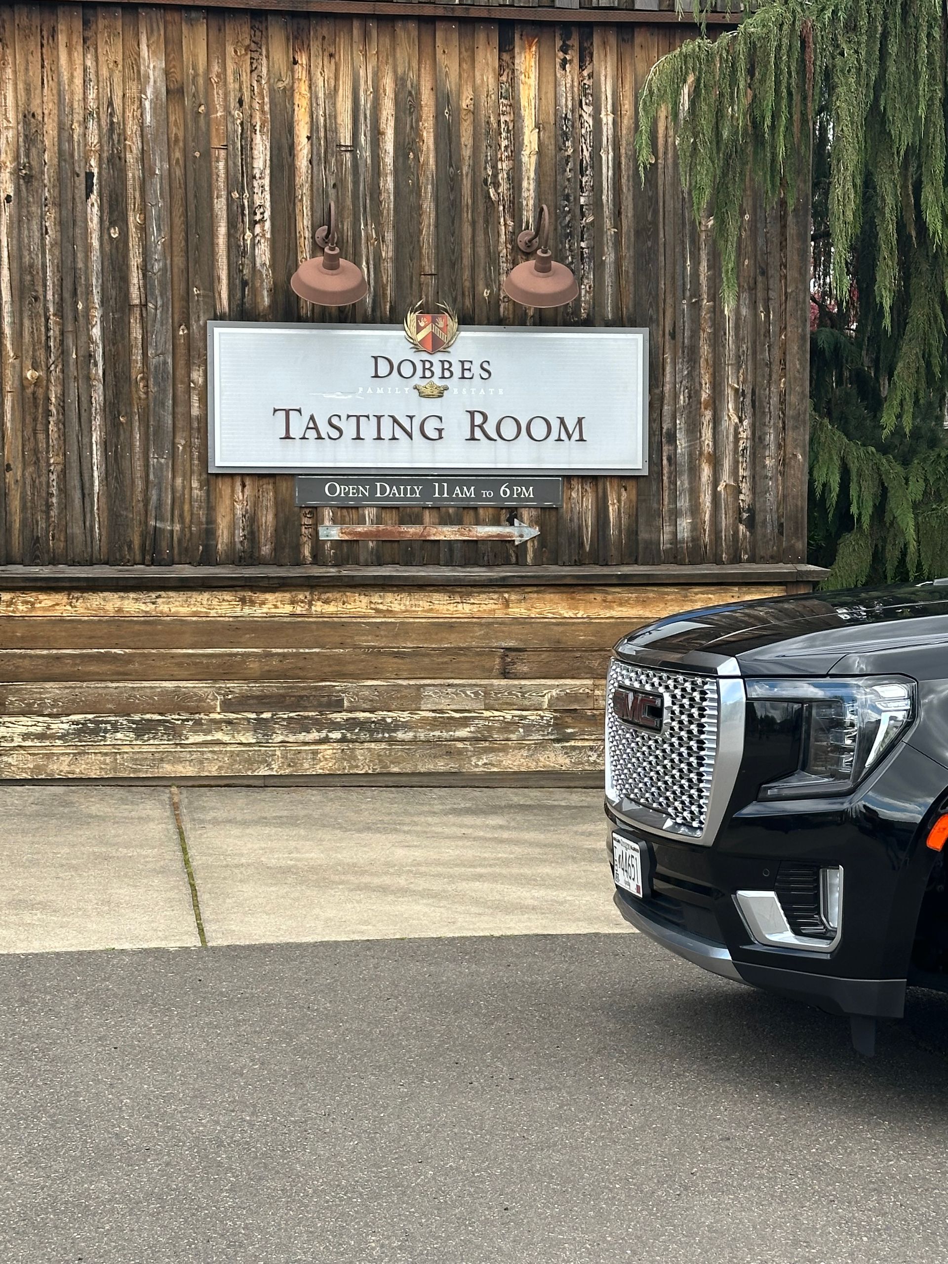 luxury Suv taking a group of friends to different wineries in Dundee Oregon