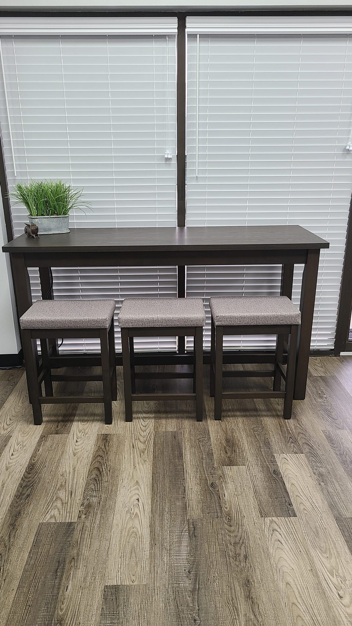 Table And Chairs — Fort Worth, TX — Auto Glass Xperts