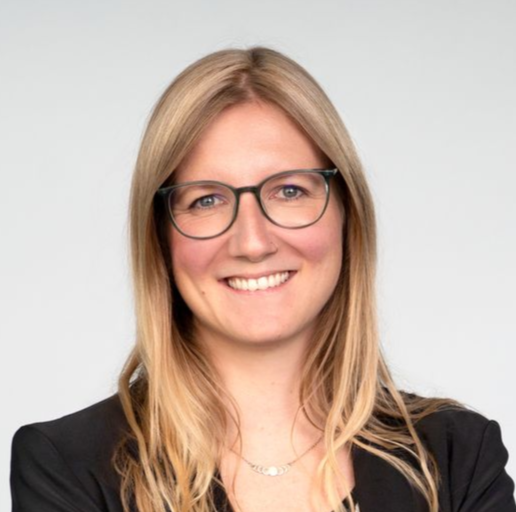 Nina Hirschinger, Vogel IT-Akademie