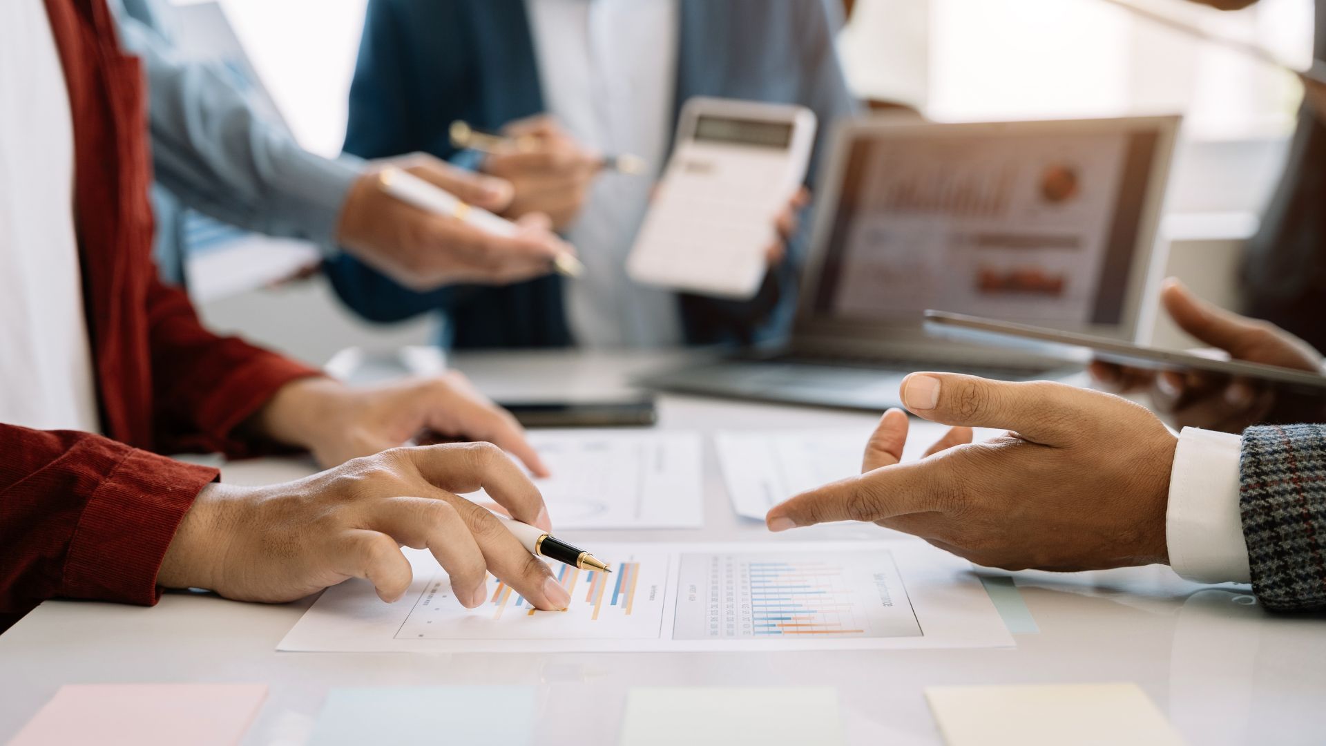 financial advisor discussing expense policies