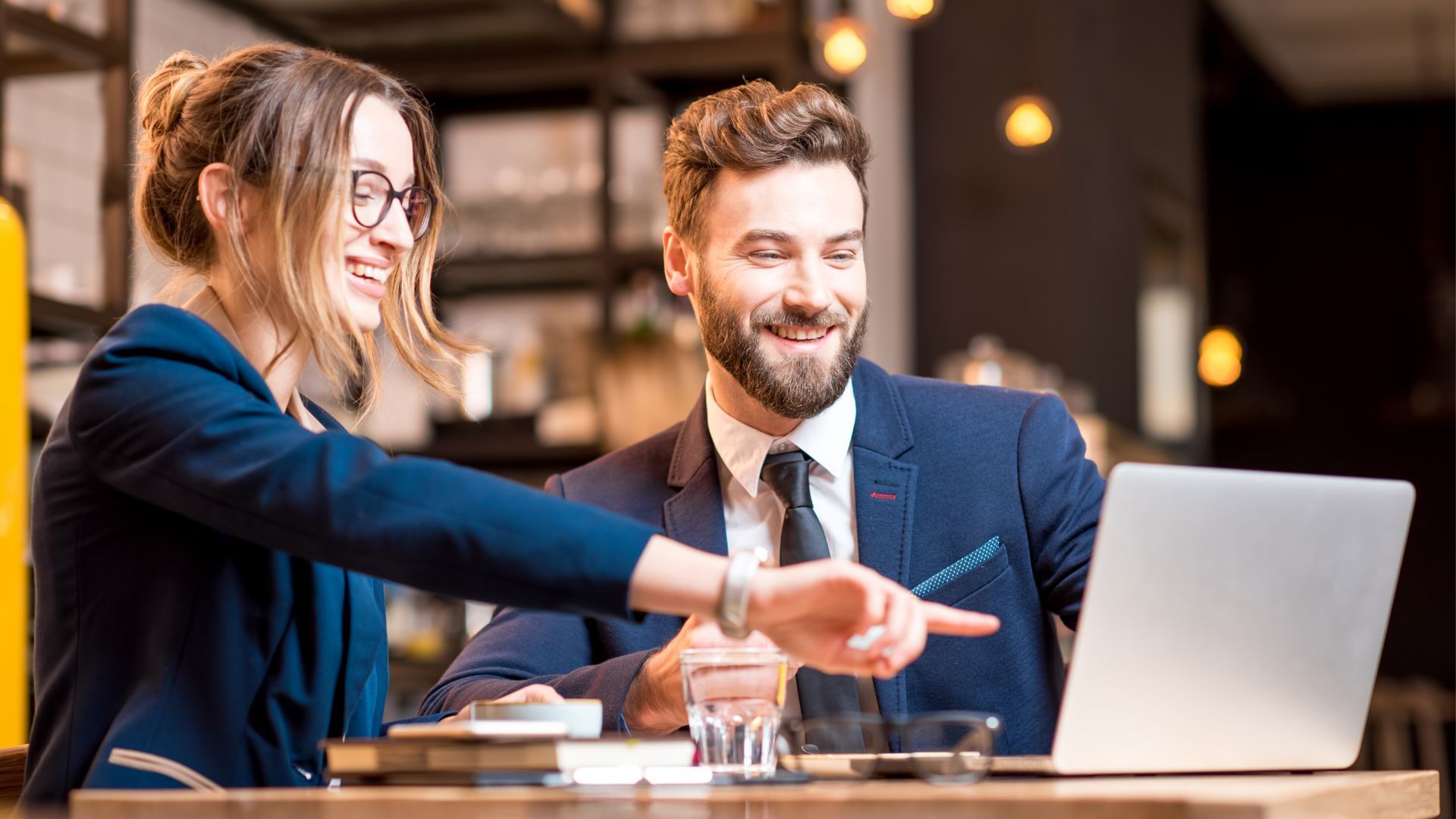 Accountant discussing expense management for a contractor’s limited company