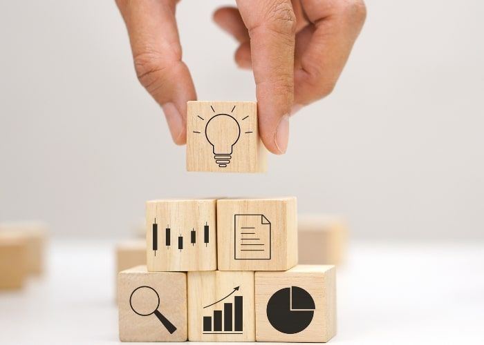 blocks with icons about metrics for success