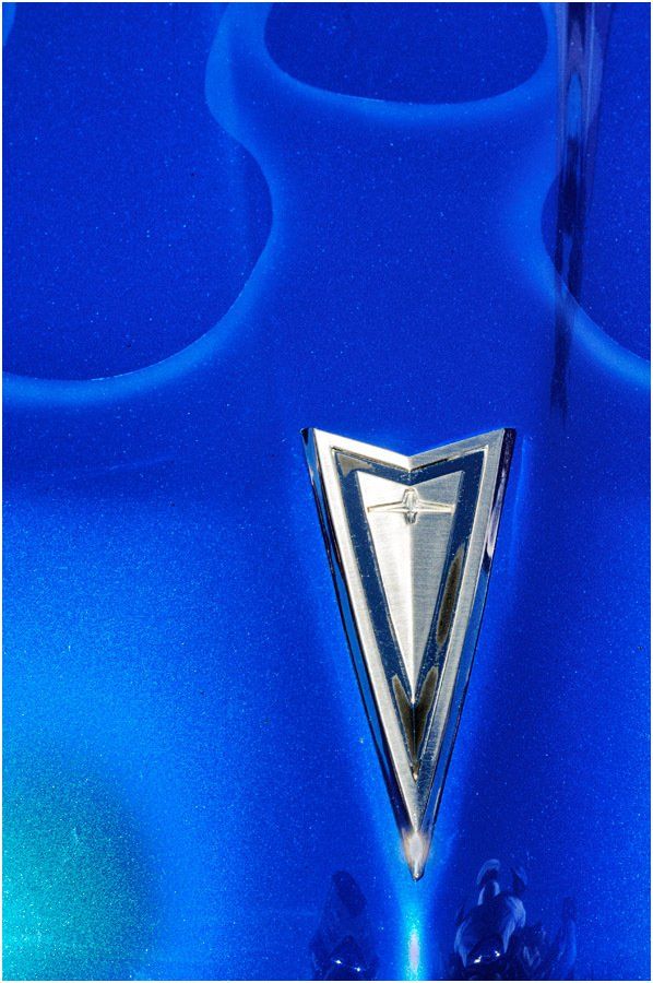 A close up of a pontiac emblem on a blue background