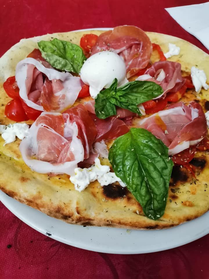 pizza con mozzarella di bufala