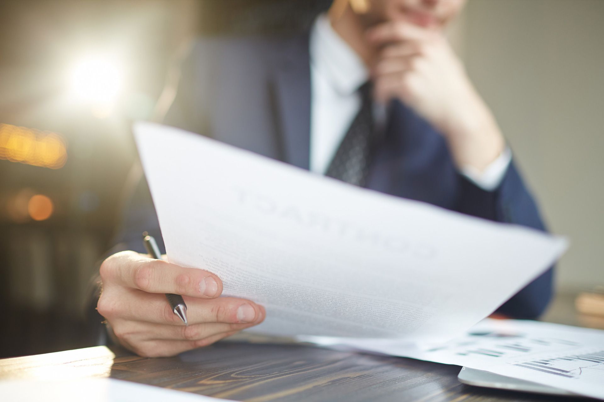 Learn how damages based agreements work in the US, how contingency fees are calculated, what case co