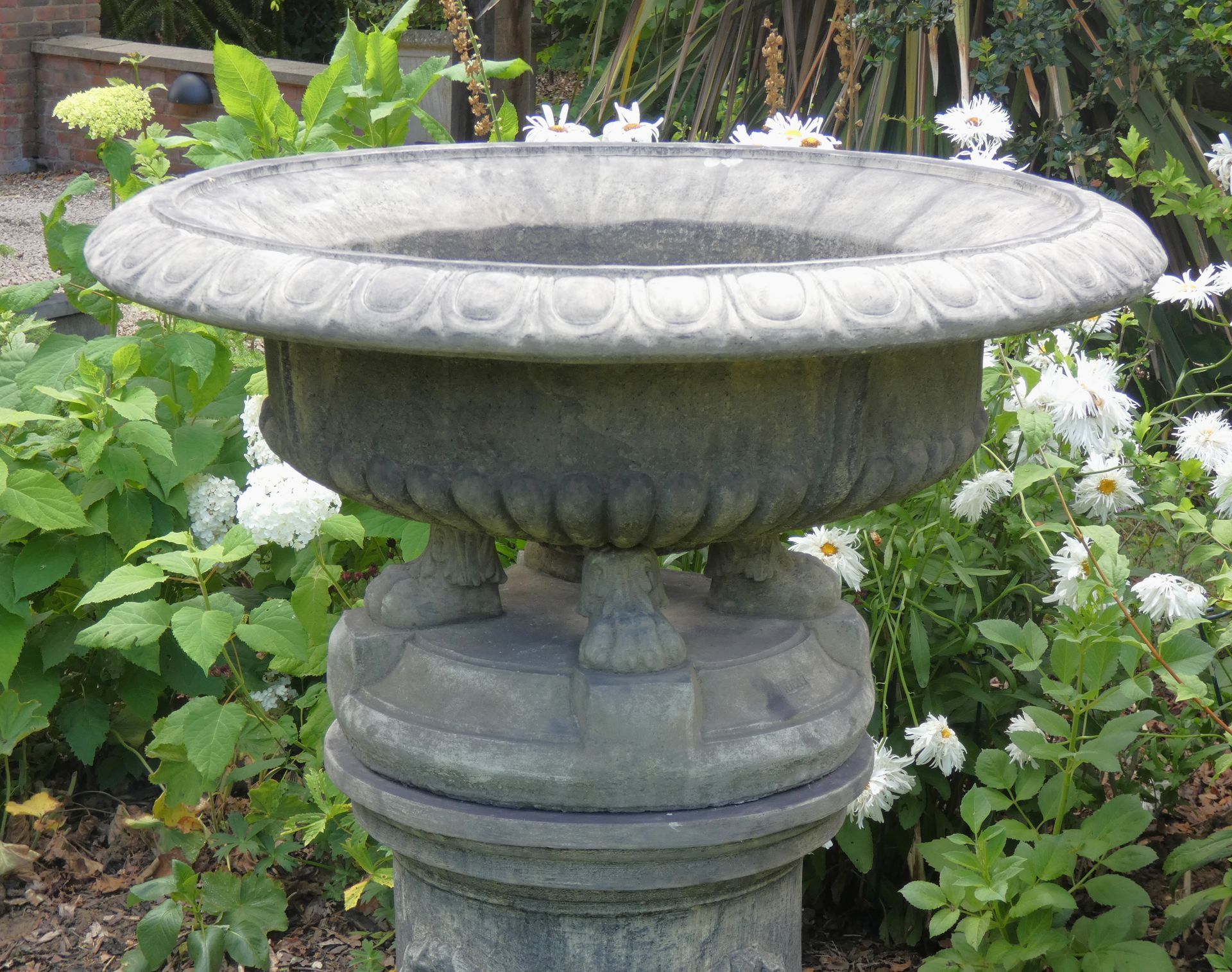 grand tazza lion feet urn pot vase large stone garden statue