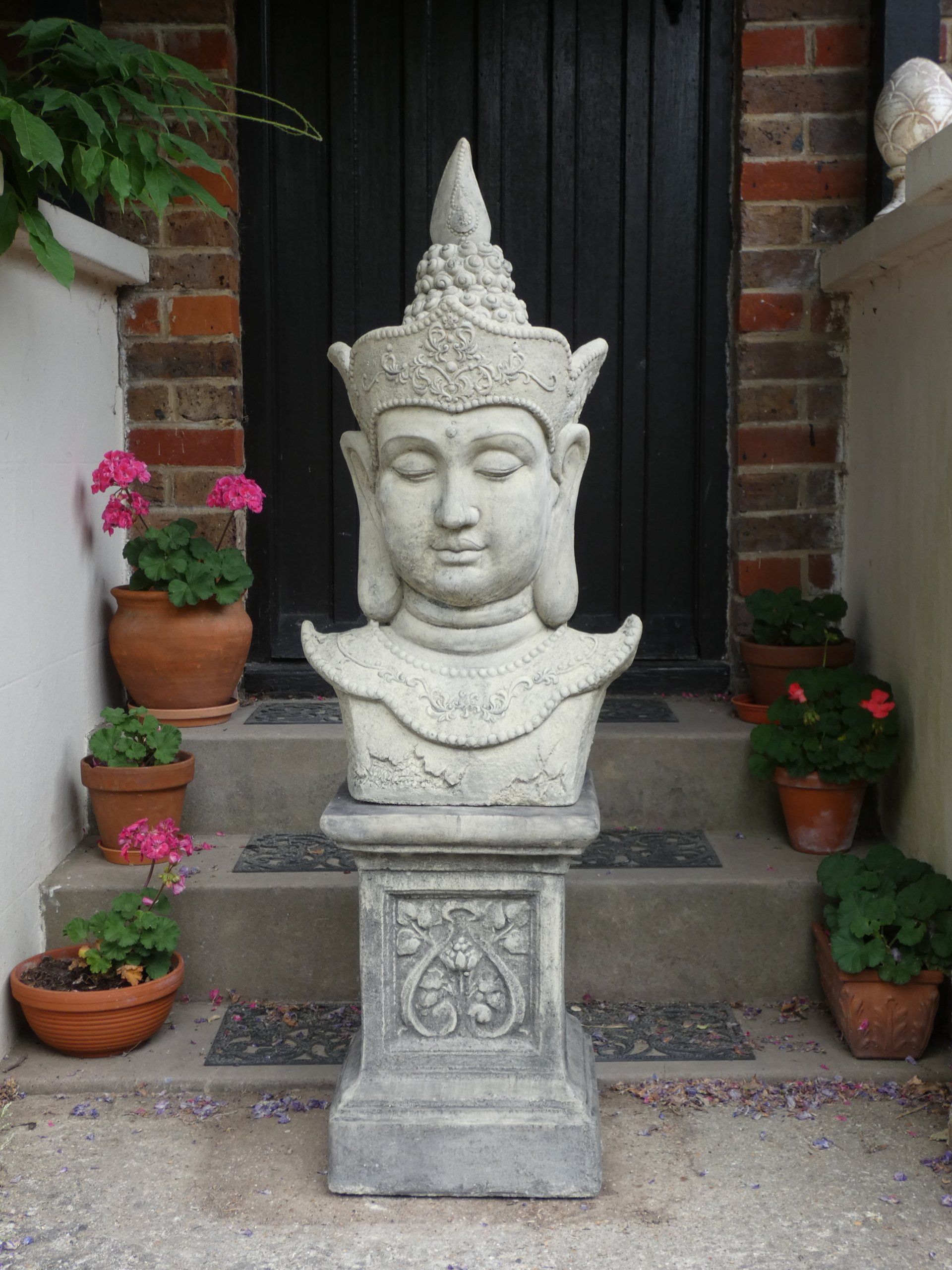 thai buddha head stone garden statue