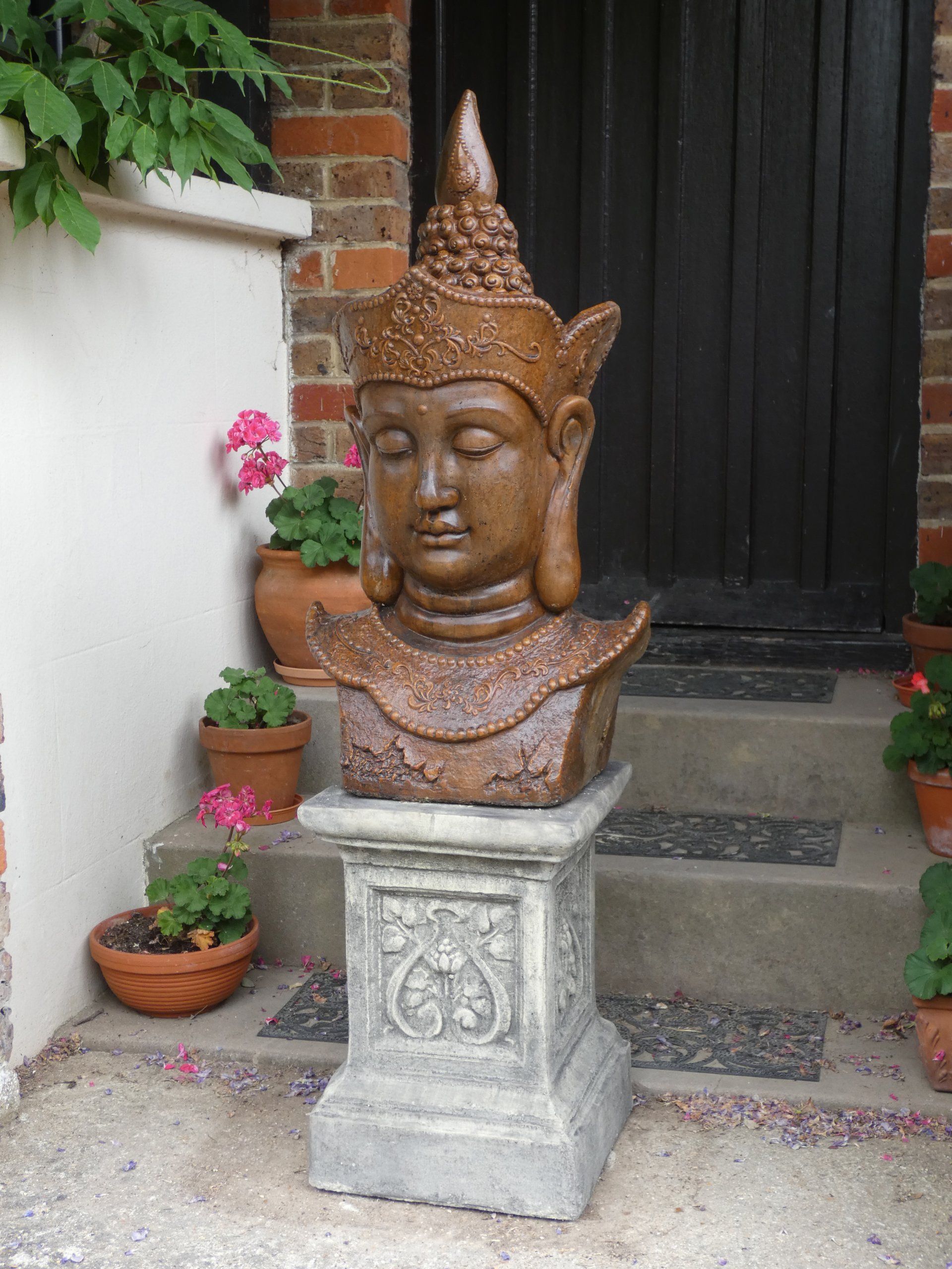 thai buddha head stone garden statue