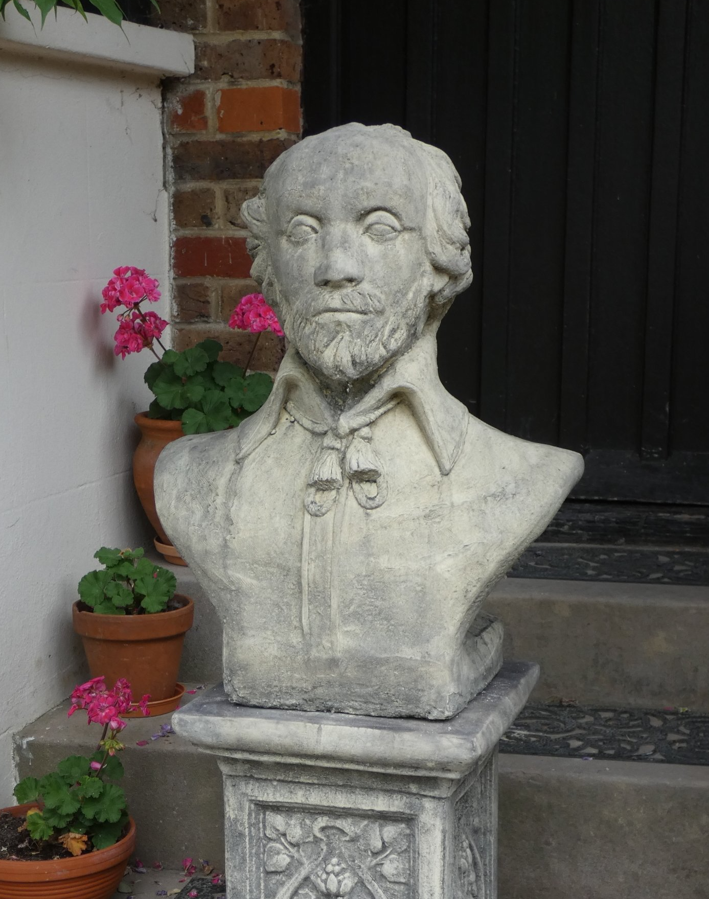 William Shakespeare the bard stone garden statue