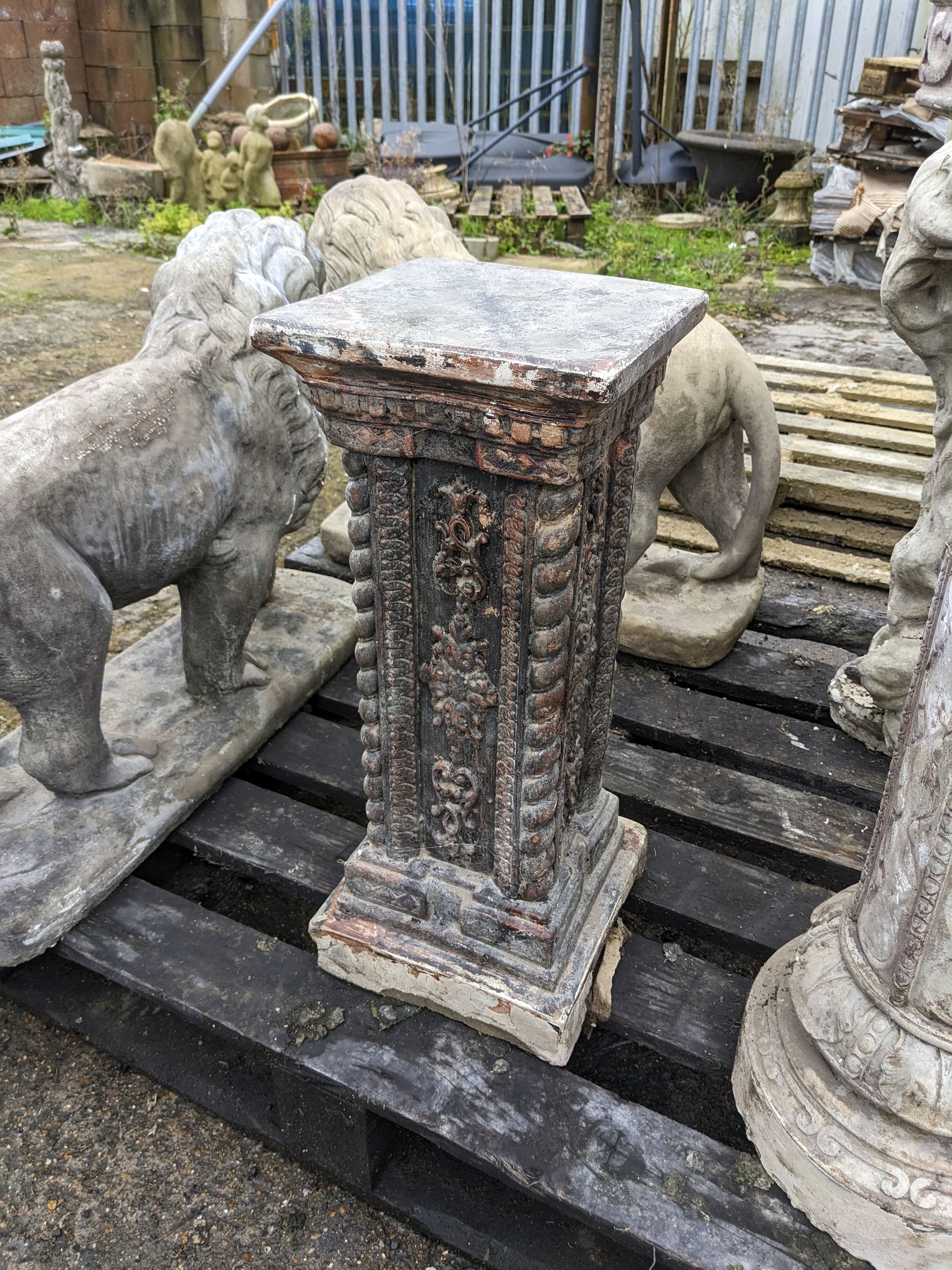 venetian plinth stone garden statue