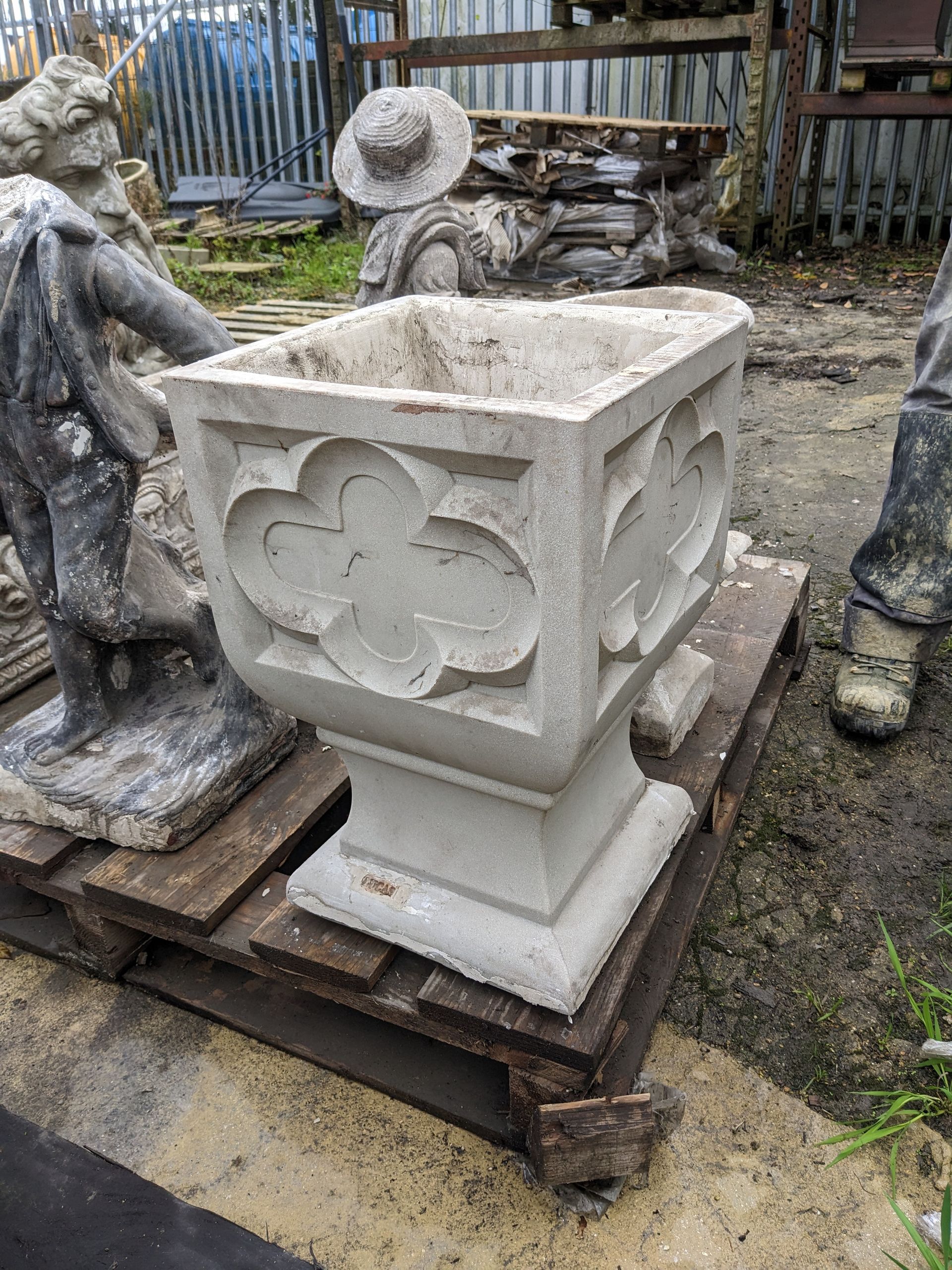 tudor vase tub urn planter stone garden statue