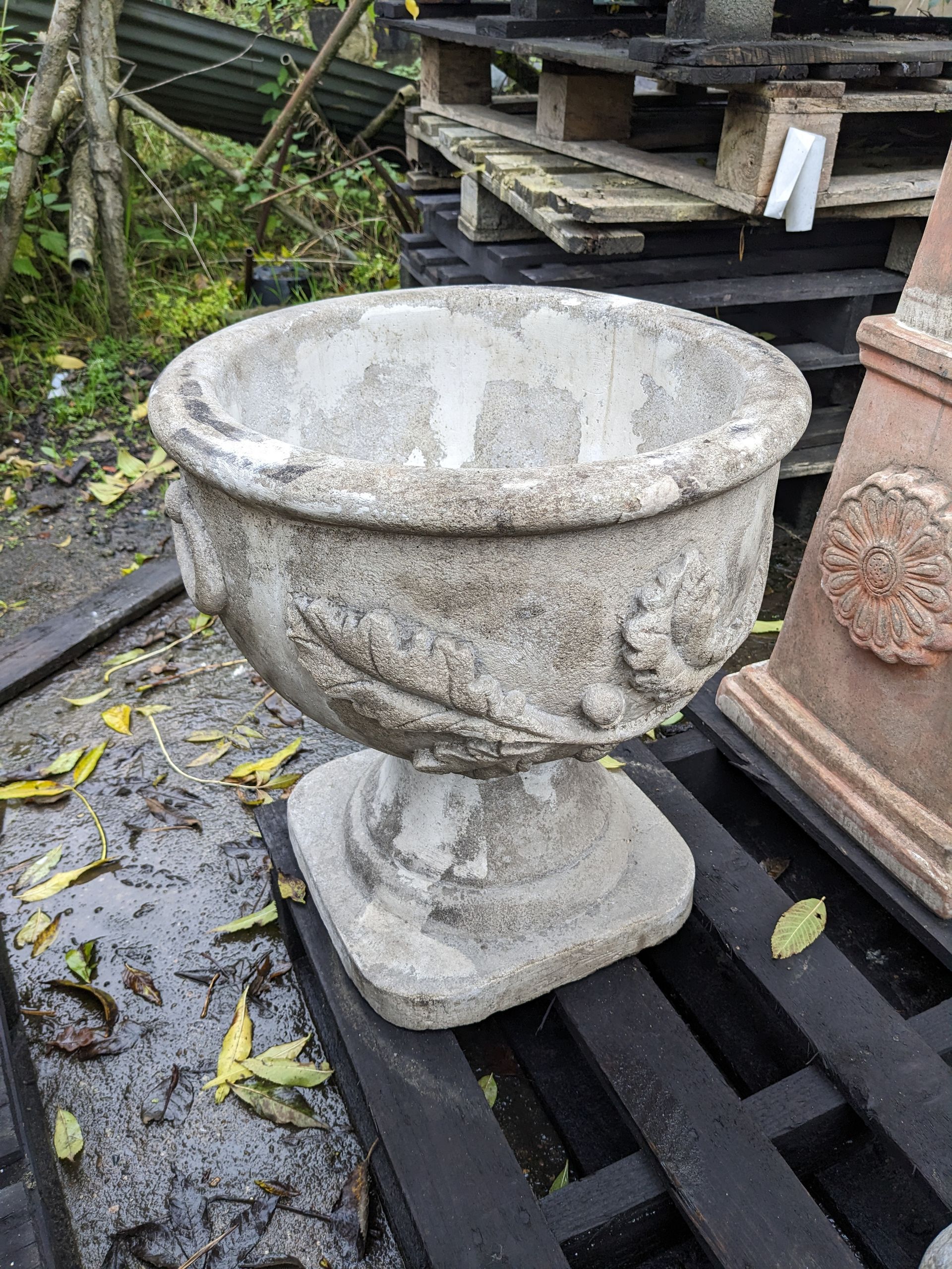 oak leaf vase tub pot urn stone garden statue