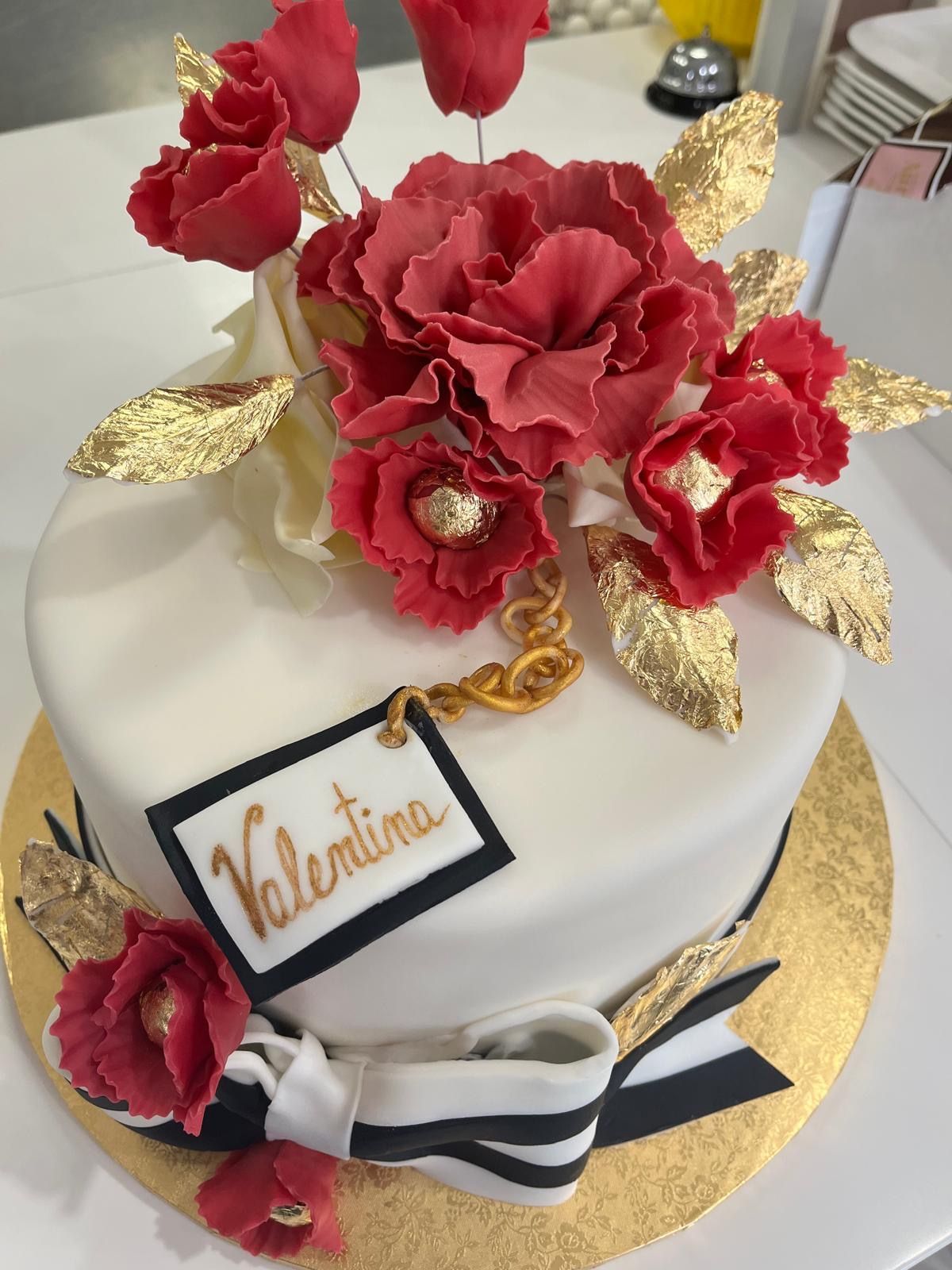 Torta elegante per cerimonia.