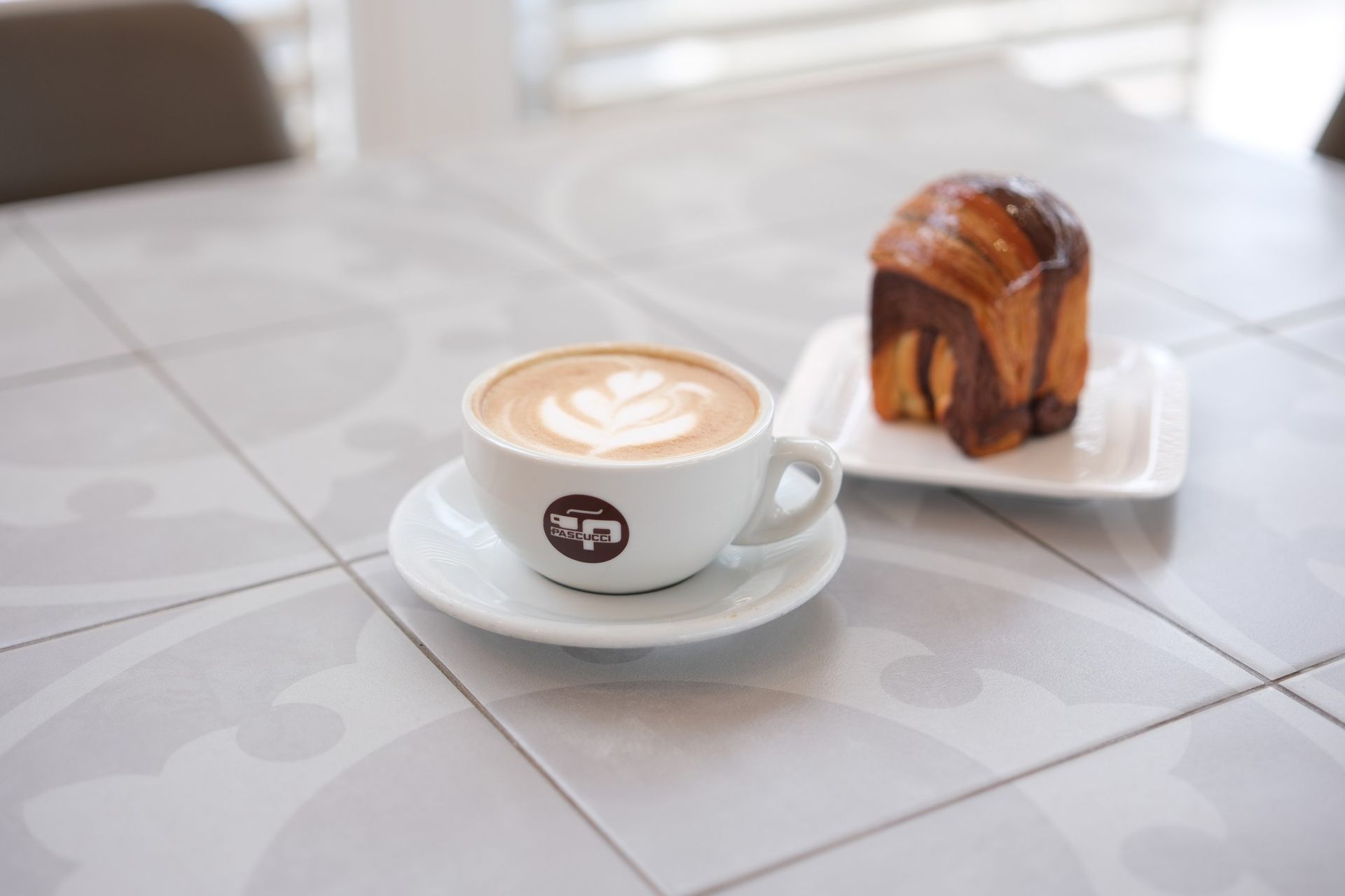 cappuccino e brioche Caffetteria artigianale a Frosinone.