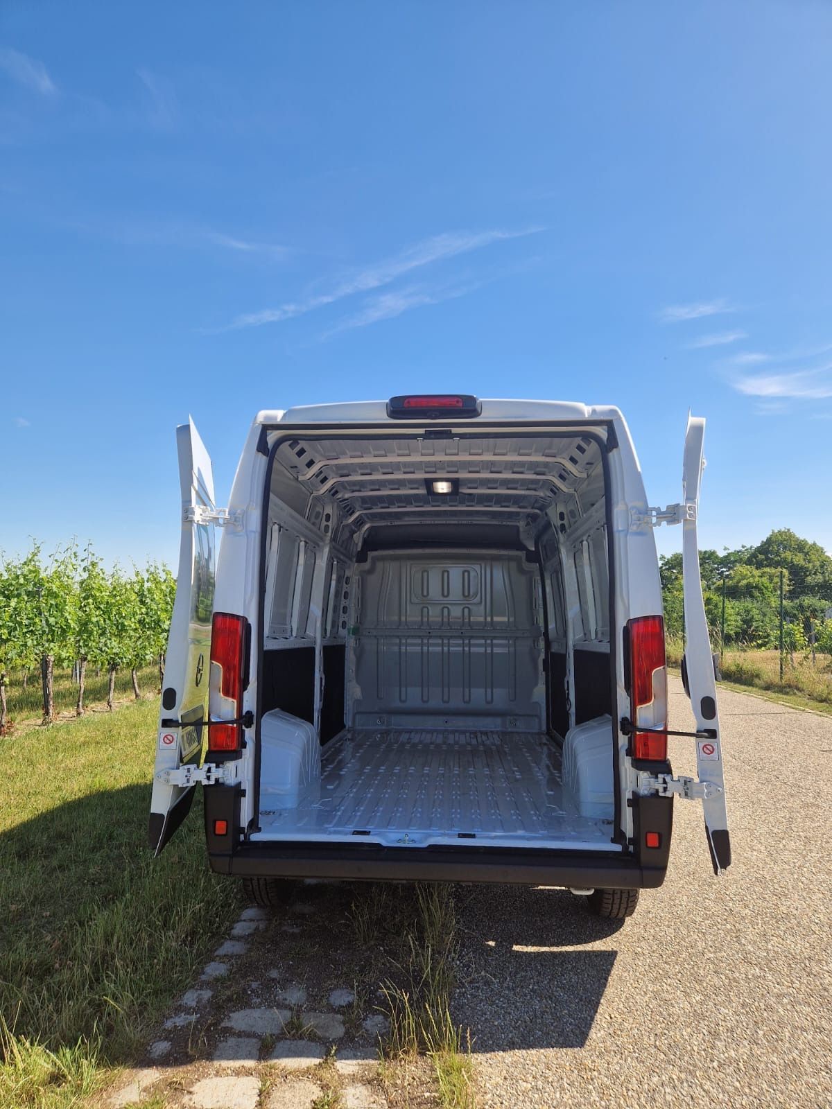 Opel MovanoTransporter RentMe365
