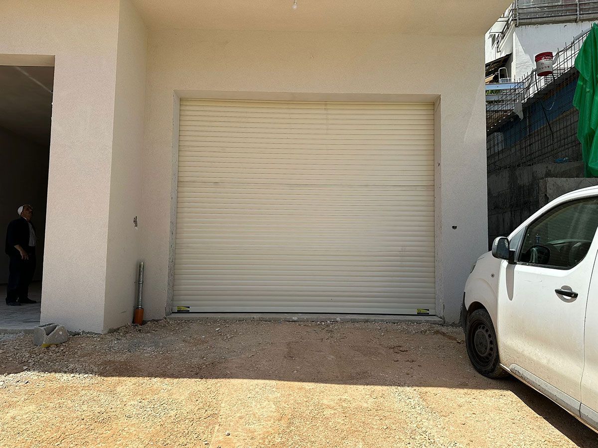 התקנת שער חשמלי לחניה מבית מ.ס.א.ד הצפון, לפרטיות וביטחון מקסימלי.