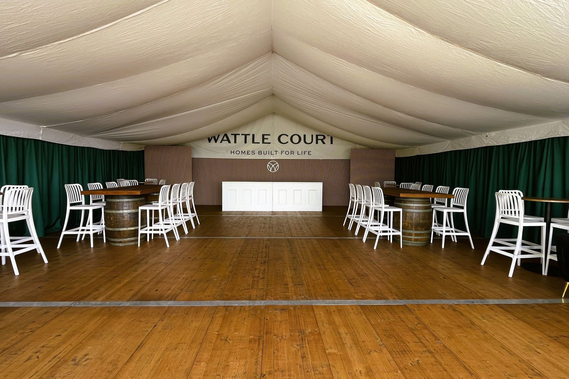 10m Hoecker Marquee Structure
White Roofs, White Walls
Integrated Timber Floor
Flat Ceiling Lining
Custom Gable
Clear Span Structure
Bong Bong Picnic Races
Bowral NSW