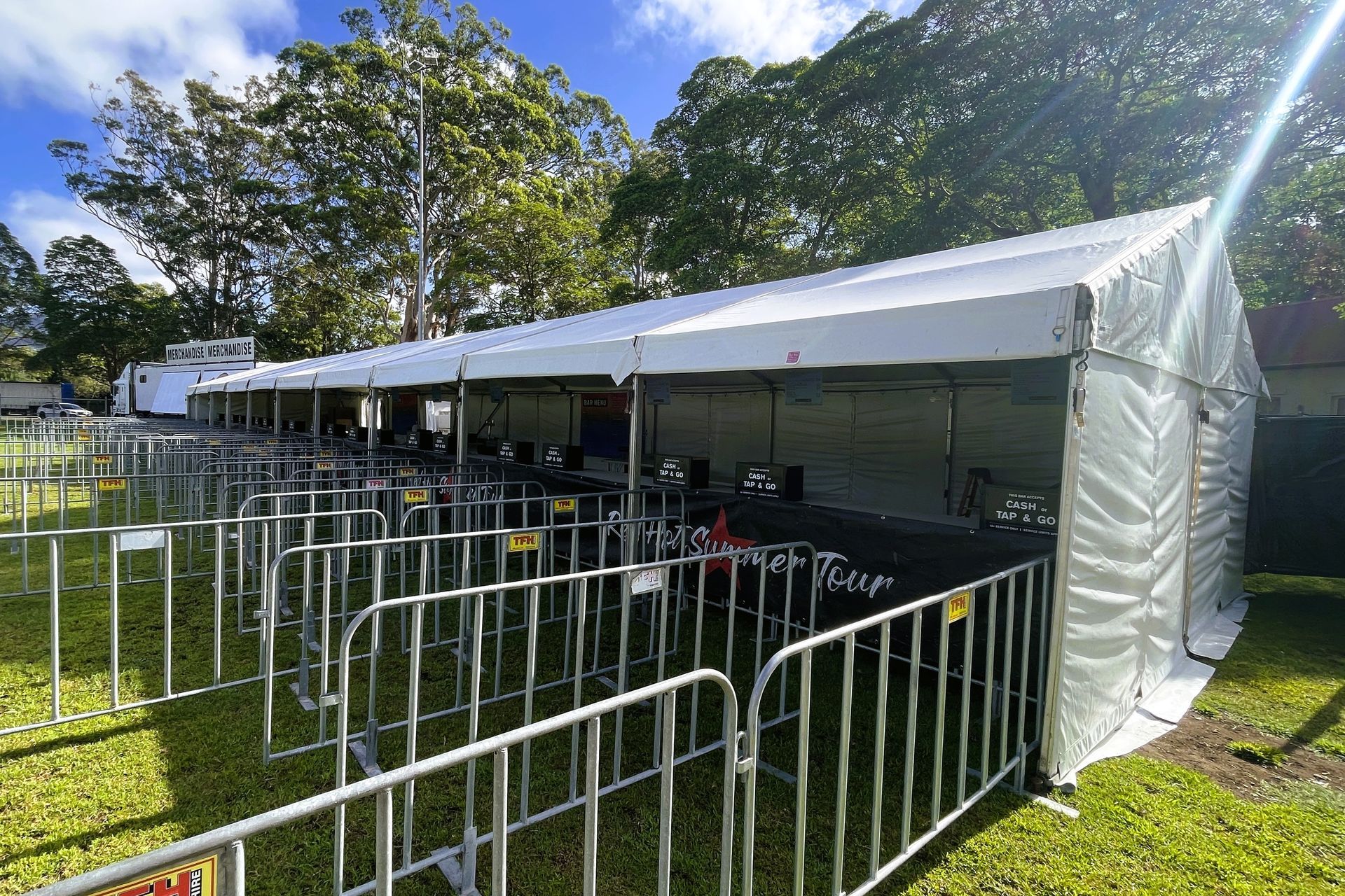 6m Hoecker Marquee Structure
Festival Bar
White Roofs, White Walls
