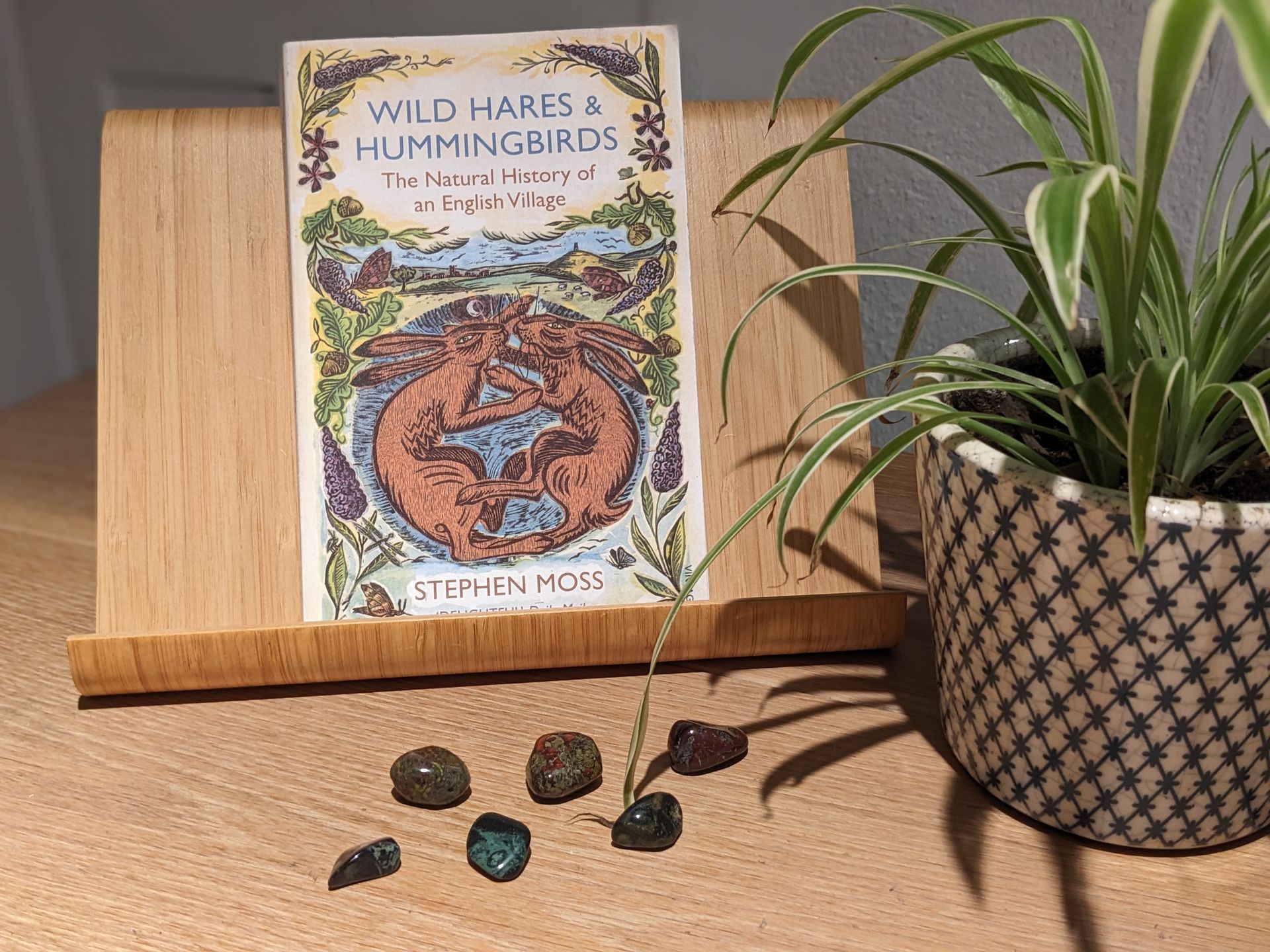 Wild Hares and Hummingbirds by Stephen Moss Wild Hares and Hummingbirds by Stephen Moss - Book Review by Sue Cartwright, Spiral Leaf