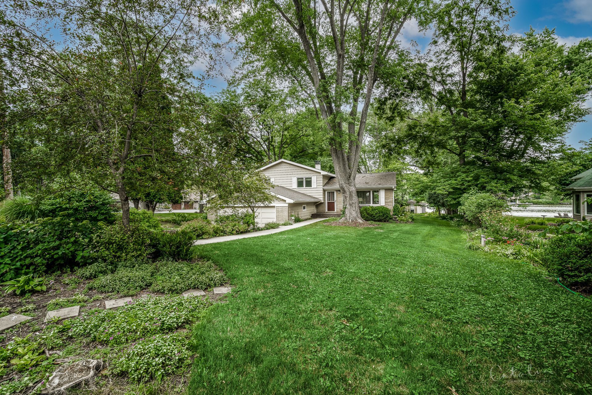 River front along the Fox River in Algonquin Illinois sold by Cat Cusimano realtor