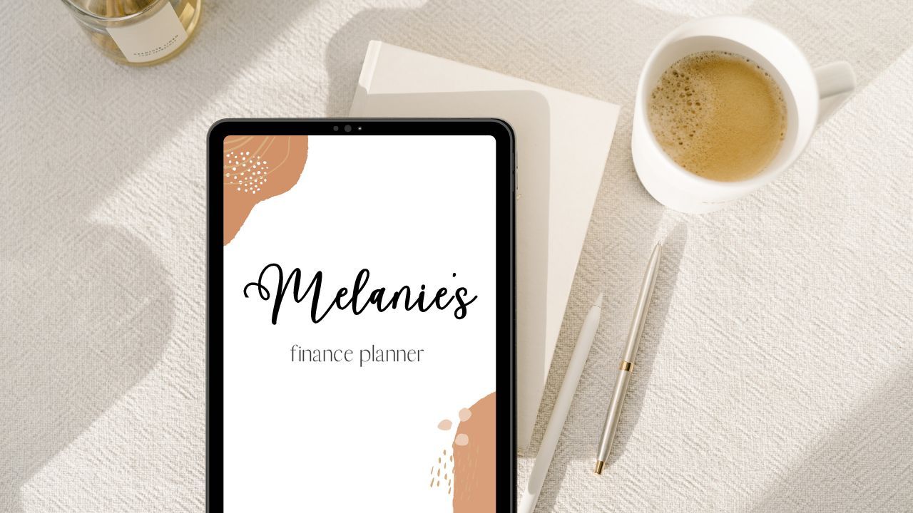 These budget notebook ideas will help you organize your finances and reach your financial goals!
