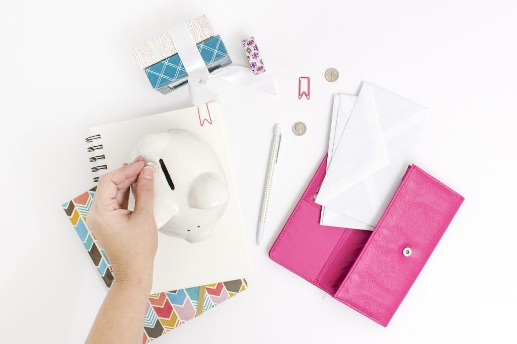 Personal budget categories that you need in your monthly budget! Dave Ramsey recommended budget percentages. 