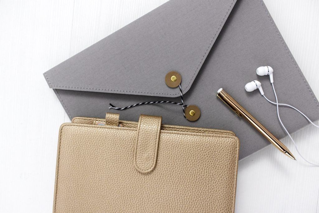 Personal budget categories that you need in your monthly budget! Dave Ramsey recommended budget percentages. 