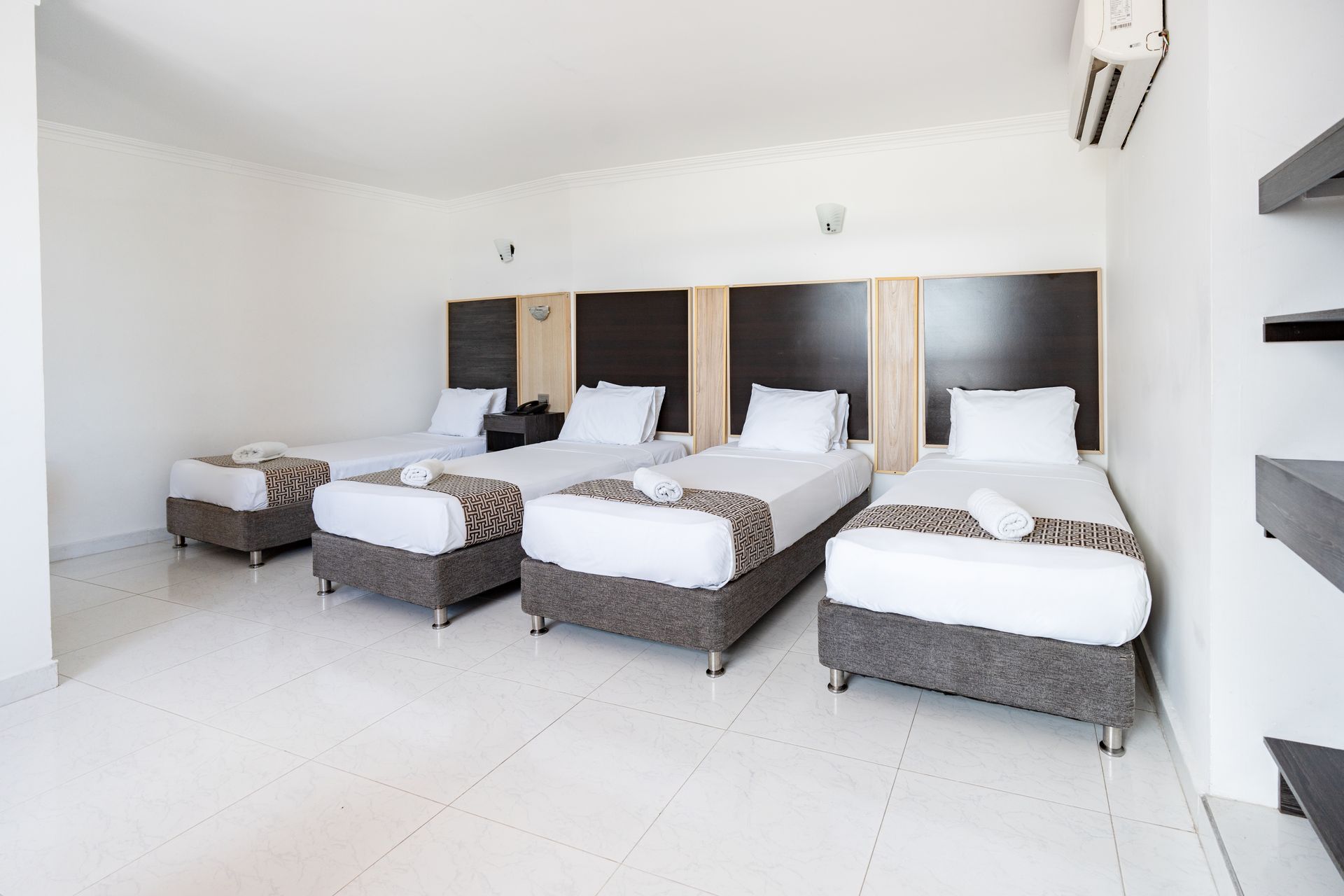 Rooms in San Andrés with several single beds, ideal for groups and families.