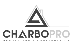 Logo CHARBOPRO avec icône de toit stylisée et les mots « RÉNOVATION / CONSTRUCTION »