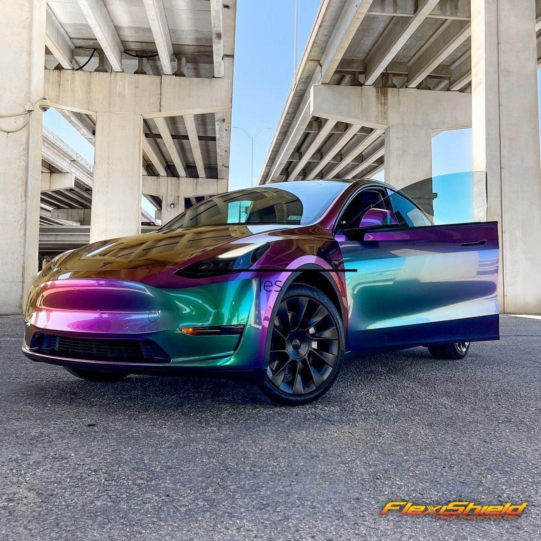 Film PPF couleur holographique Protect Lab sur Tesla Model YTesla Model Y rouge protégée par Protect Lab à Strasbourg