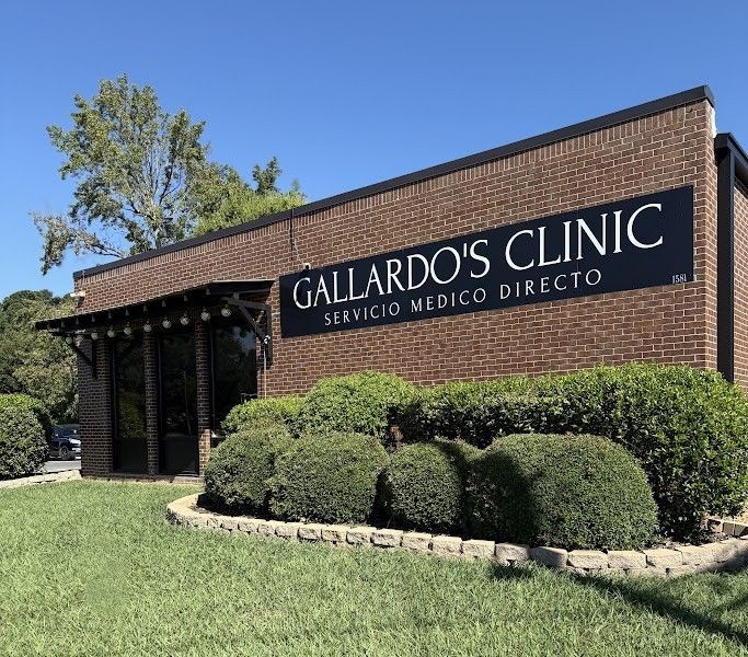 The Gallardo's Clinic sign and entrance