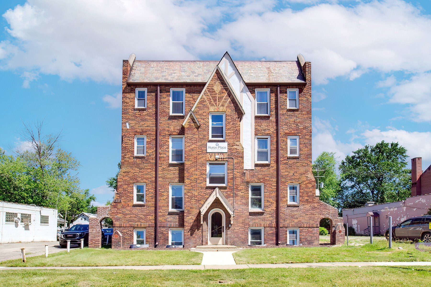 574 w huron