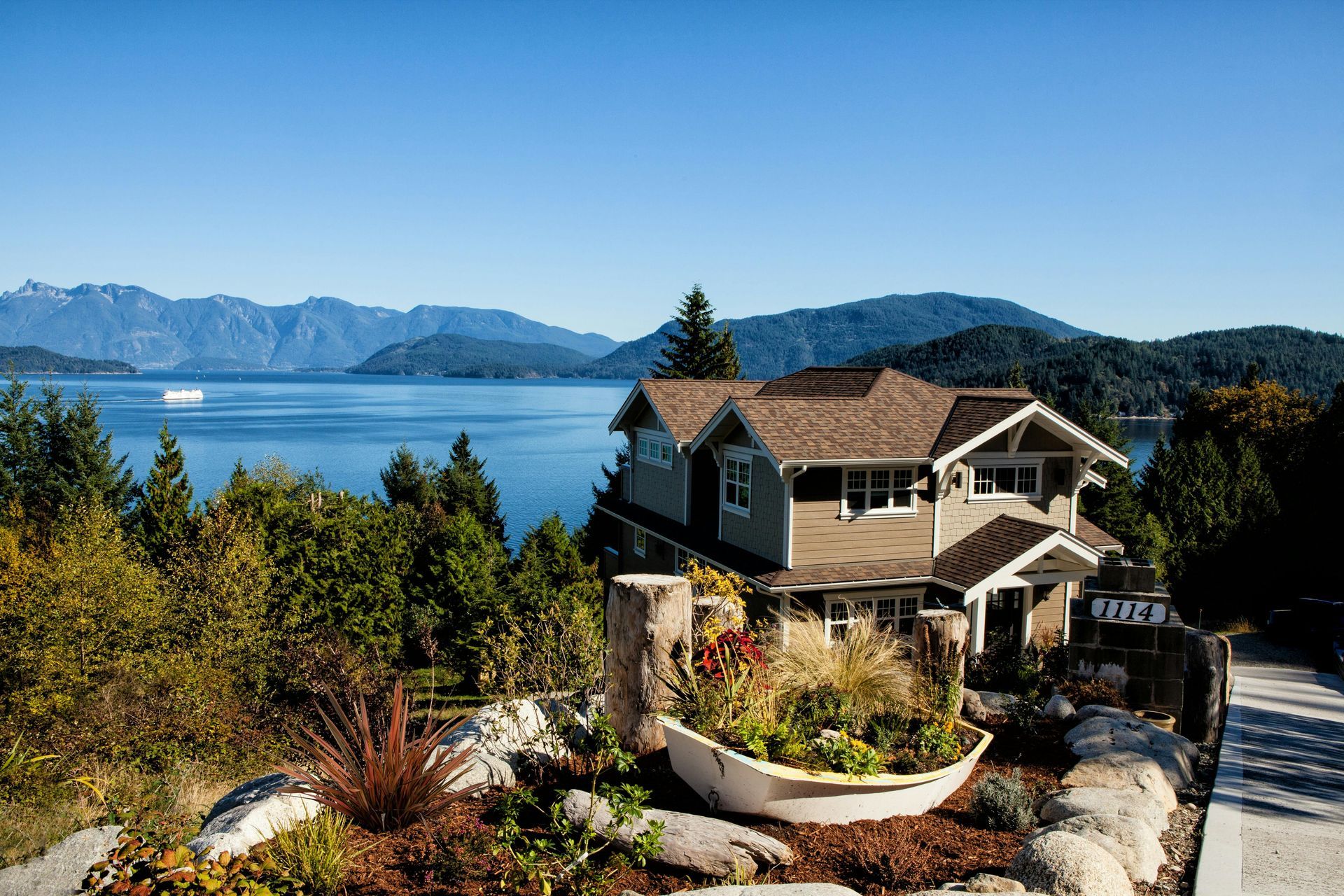 Summer vacation home. Enjoy comfort with beauty and a summer breeze