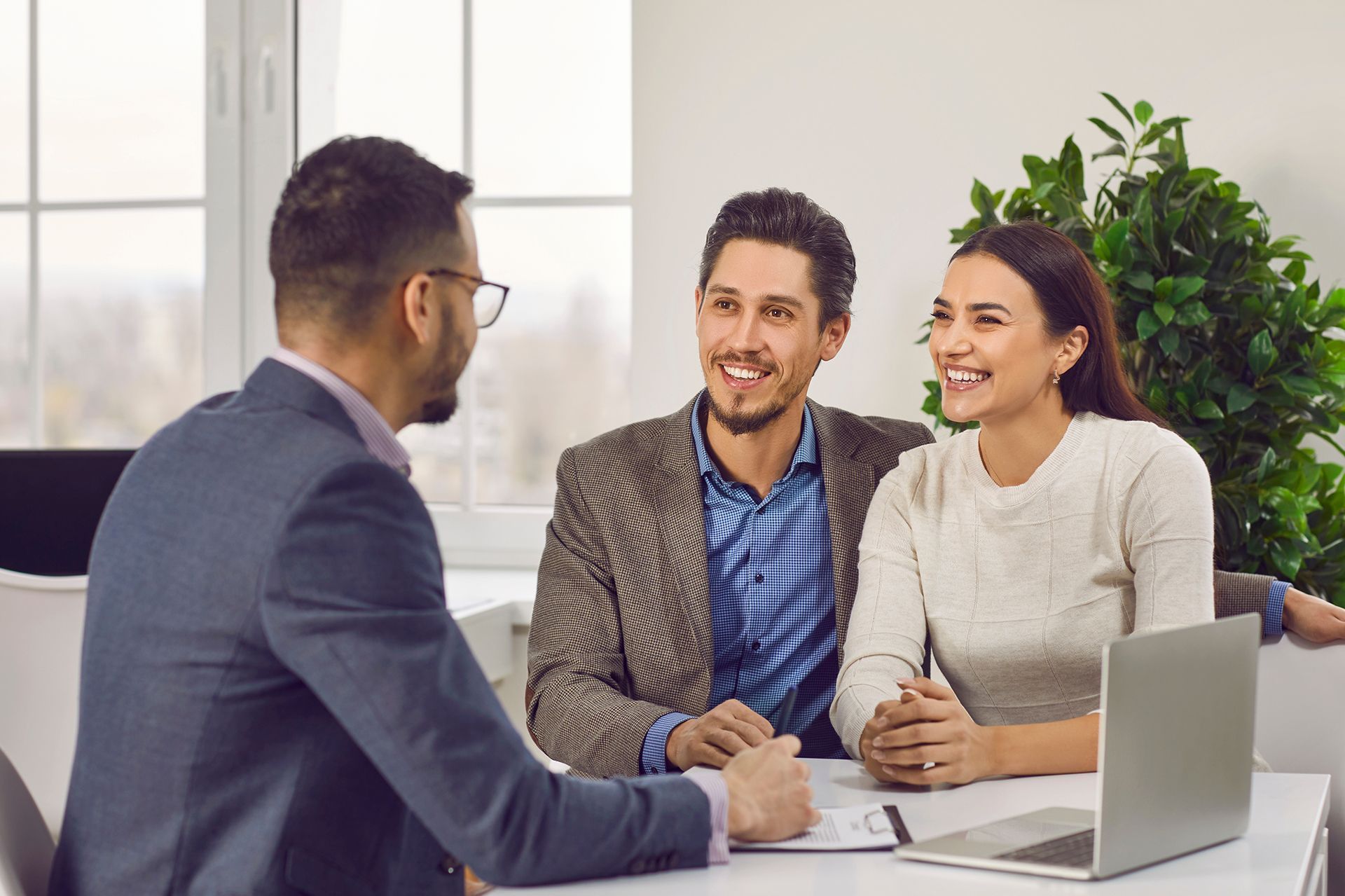 Real Estate Advisor With Clients