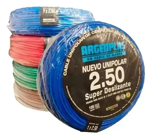 Bobinas de cable eléctrico de colores, con una bobina azul etiquetada como ARGEPLAS 2.50 super deslizante en la parte delantera.