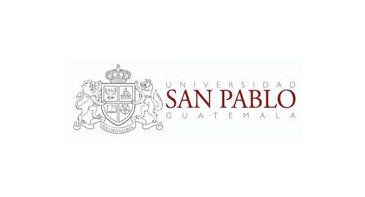 Logotipo de la Universidad de San Pablo Guatemala. Escudo, corona y texto en color borgoña.