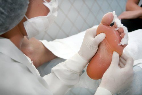 trattamento per la cura dei piedi