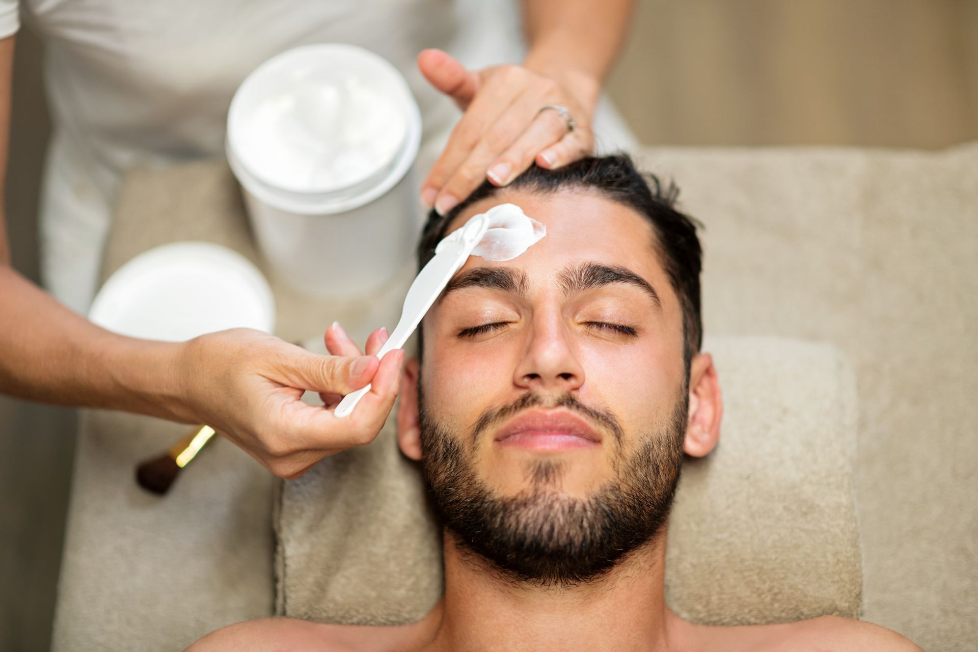 donna che si sottopone al massaggio Ko Tao Esperienza Ko tao massaggio effetto lifting viso