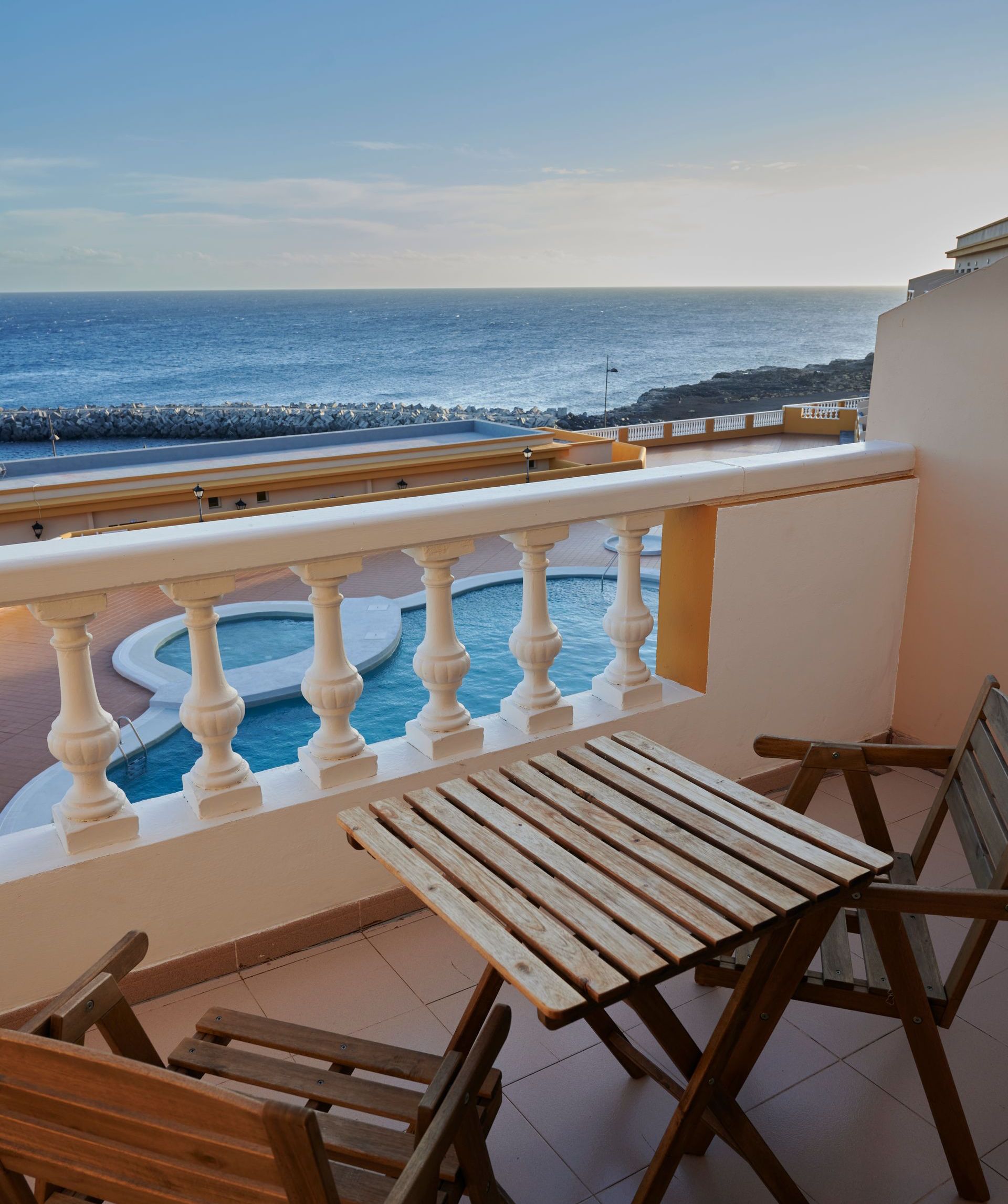 apartamentos con piscina en el hierro