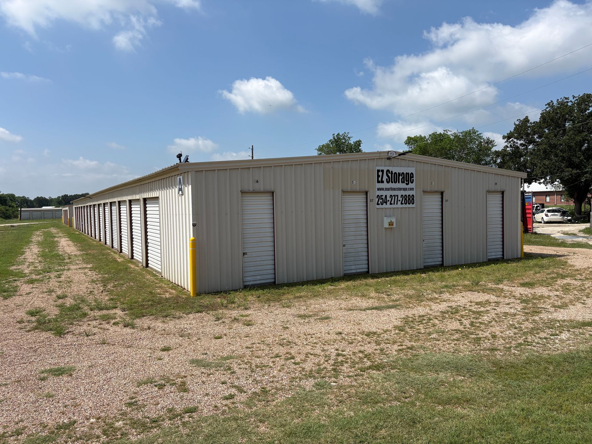 Marlin EZ Storage building at the Highway 7 location in Marlin, TX, with drive-up units and signage