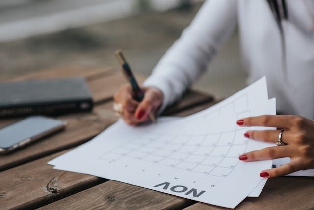 person+writing+on+a+calendar
