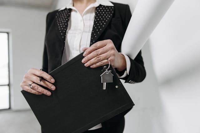 property+manager+holding+a+clip+board+and+house+key