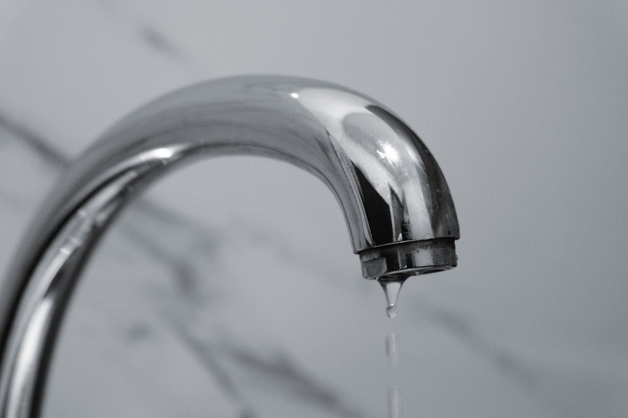 sink dripping water