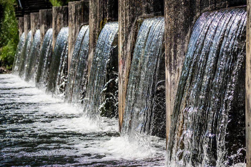 Wasserfall einer Kläranlage