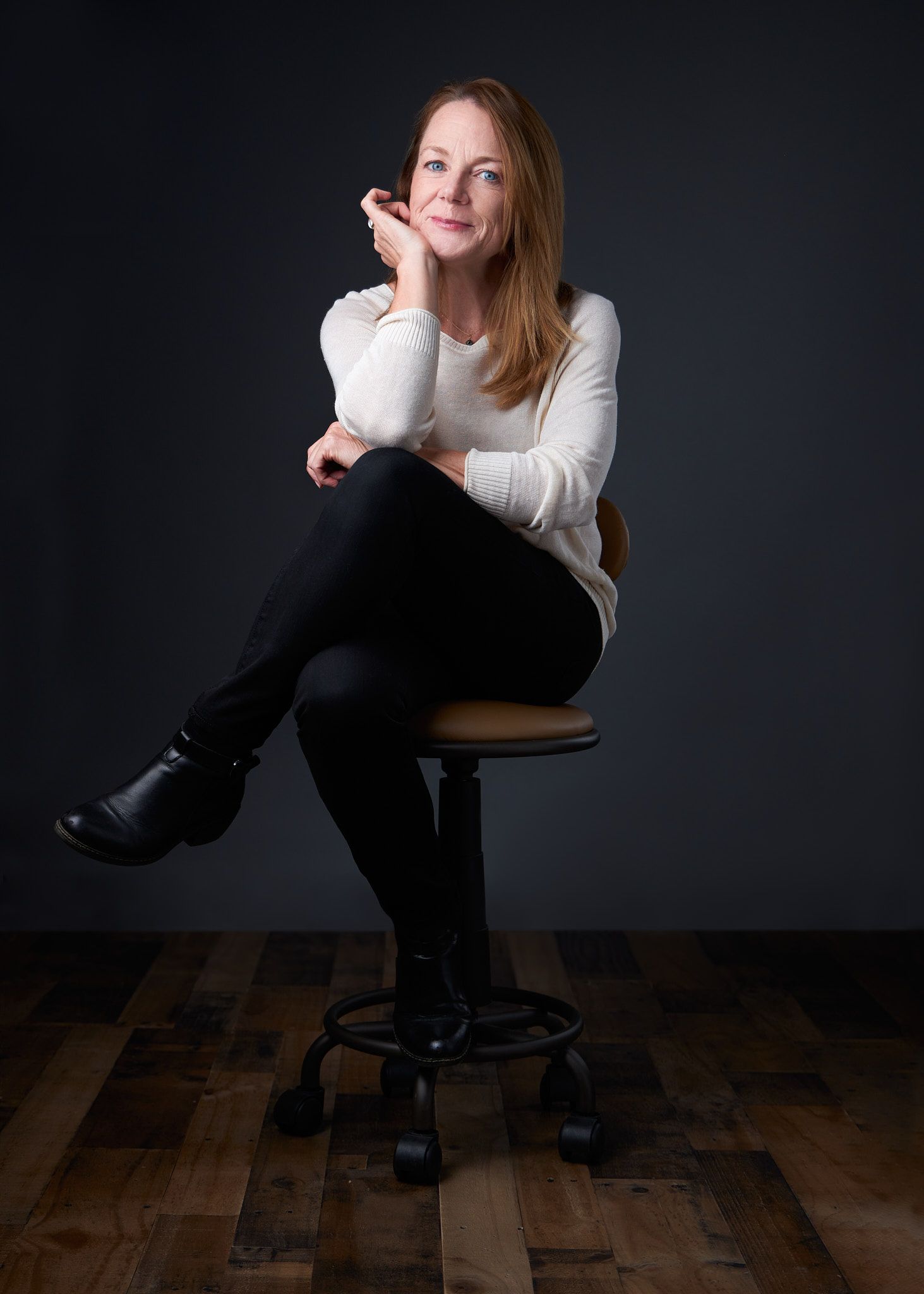 Amy Hooper Hanna singing on a stool
